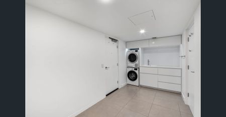 GROUND FLOOR APARTMENT IN PRIME ASCOT LOCATION! - Photo 5