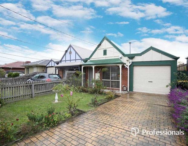 Low Maintenance in Great location - Photo 1