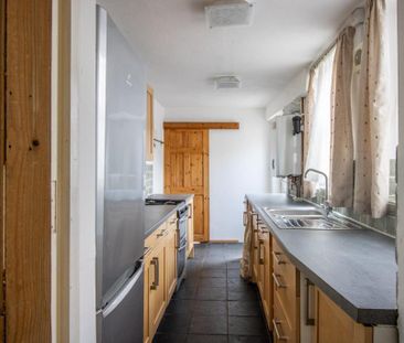 2 bedroom end of terrace house to rent - Photo 4