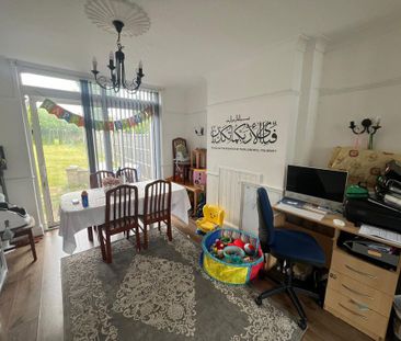 3 bedroom semi-detached house to rent - Photo 2