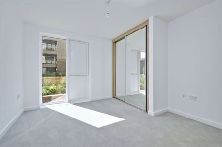 Modern two bedroom apartment with private terrace only 0.2 miles from Walton-On-Thames station. - Photo 5