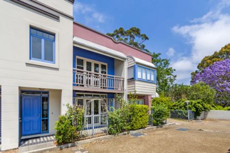 Stylish townhouse in central location close to Sydney University - Photo 4