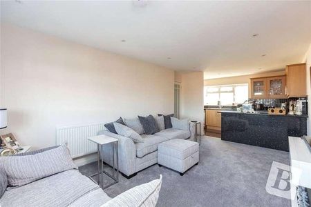 Alderney Gardens, Wickford, Essex, SS11 - Photo 2