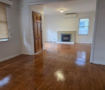 Central to everything , super handy location - Photo 3