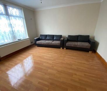 2 bedroom end of terrace house to rent - Photo 2