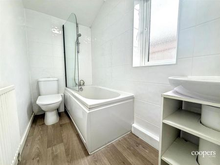 2 bedroom bungalow - detached - Photo 4
