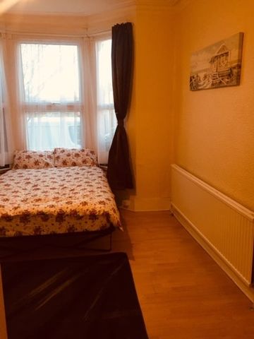 Studio Flat, Wimborne Road, N17 - Photo 2