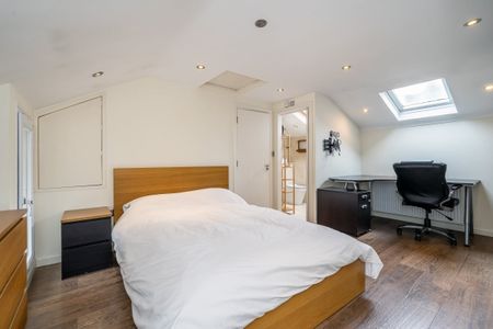 2 bedroom mews to rent - Photo 3