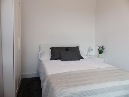 Room 3, Brooklands Grove, CW1 - Photo 4