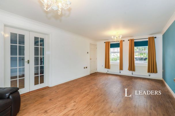 6 bedroom detached to rent Naylor Crescent, CW5 - Photo 1