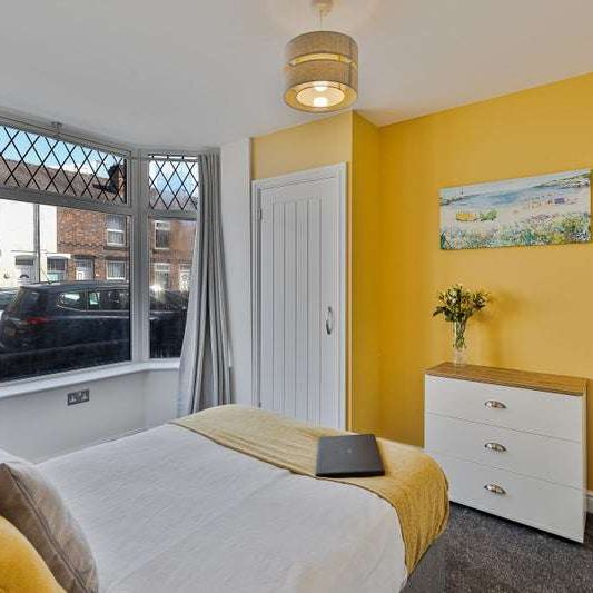 SINGLE PROFESSIONALS ONLY REQUIRED FOR LARGE CONTEMPORARY ROOM IN 5BED ALL ENSUITE, PROFESSIONAL HOUSE SHARE. - Photo 1