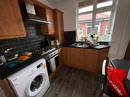 2 bed upper flat to rent in NE9 - Photo 4