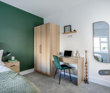 1 bedroom in a house share to rent - Photo 2