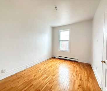 1012 4e Avenue - Photo 2