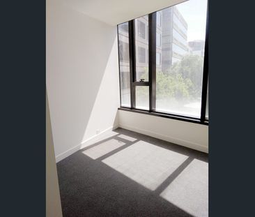 Luxury Melbourne Apartment with Rooftop Pool & Prime Location Near ... - Photo 1