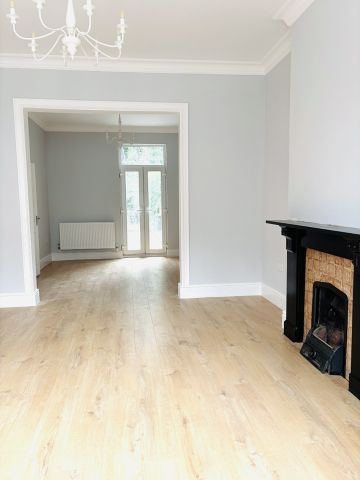 3 Bed Terraced House, Norroy Road, SW15 - Photo 2