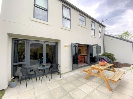 2/118 Bishop Street, St Albans, NZ 8052 - Photo 3