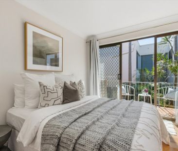 A Rare Bondi Gem, Double Parking with Direct Access, 200m from the ... - Photo 5