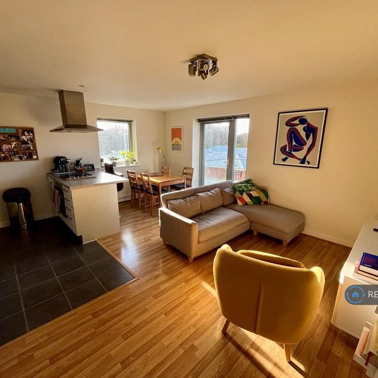 2 bedroom flat to rent - Photo 1