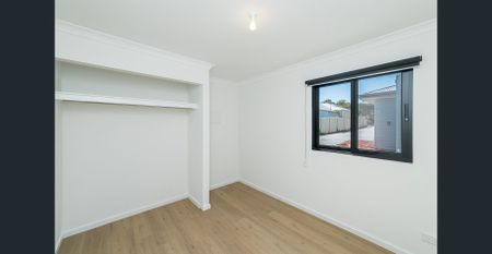 Modern, Stylish & Low Maintenance! - Photo 5