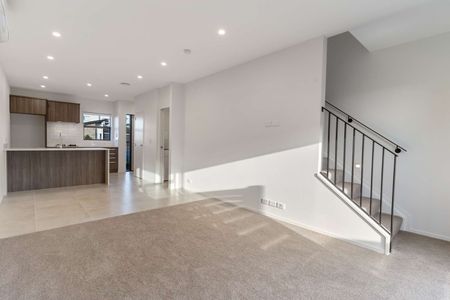 Lock and Leave Living in Flat Bush - Photo 2