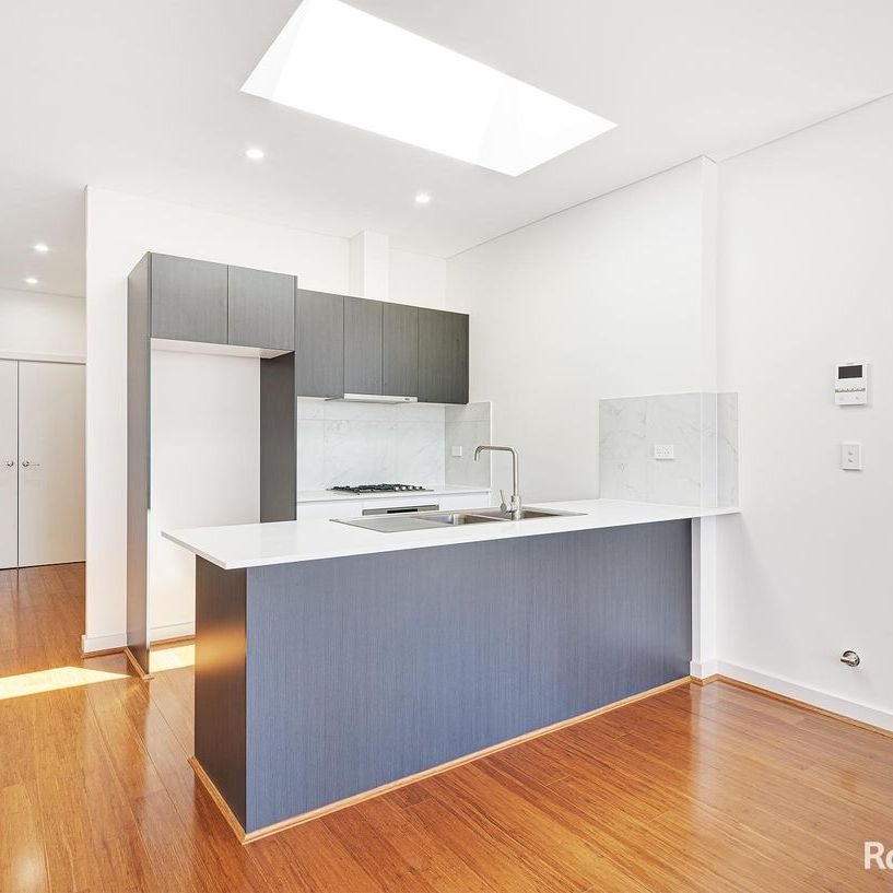 Stylish 2 Bedroom Apartment Moments from Parramatta CBD - Photo 1
