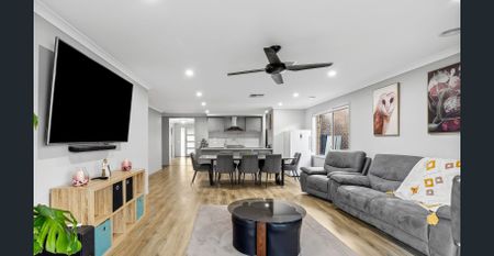 Comfortable Family Living! - Photo 3