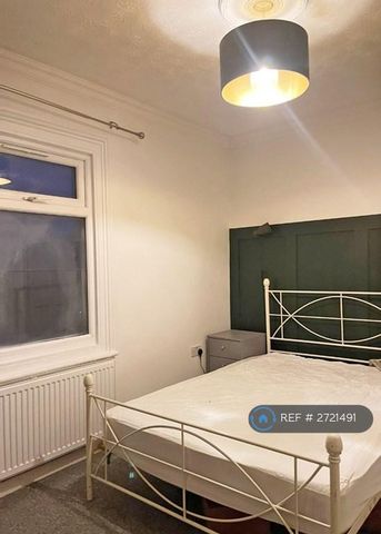 3 bedroom end of terrace house to rent - Photo 5