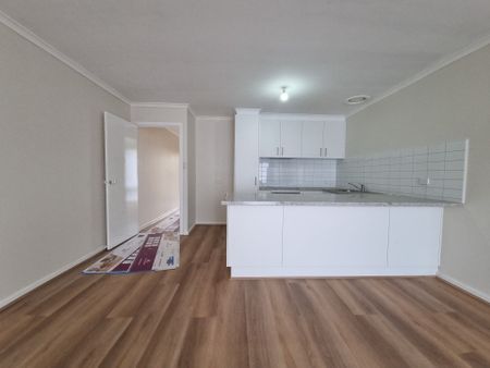 2 Bedroom Unit Freshly Renovated inside - Photo 4