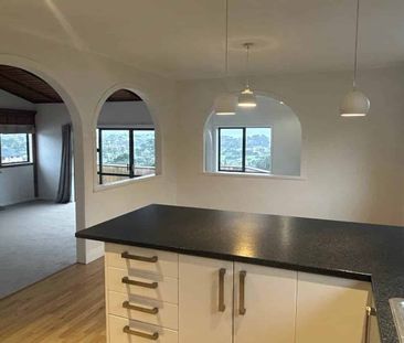 Large family home with beautiful sea views - Photo 3