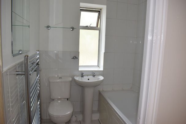 Three bedroom home in the heart of Bedminster - Photo 1