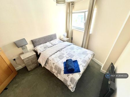 2 bedroom flat to rent - Photo 2