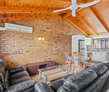 Private, Single-Level Villa with Renovated Interiors - Photo 5