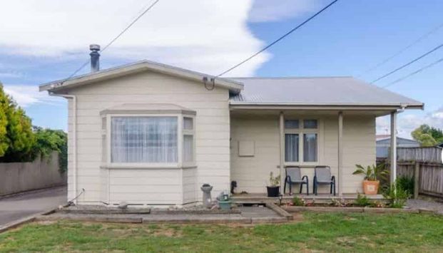For Rent – Spacious 3-Bedroom, 2-Bathroom Home in Masterton - Photo 1