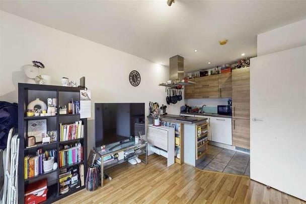 Windsor Court, Mostyn Grove, Bow, E3 - Photo 1