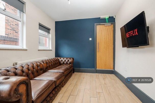 5 bedroom end of terrace house to rent - Photo 1