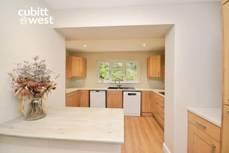 4 bedroom semi-detached house to rent - Photo 4