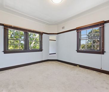 Top floor 3 bedroom apartment moments from Crows Nest Village - Photo 3