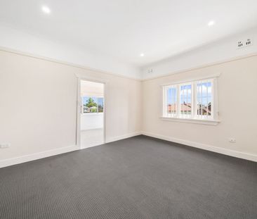 Elevated Freestanding Cottage with Generous Yard - Photo 3