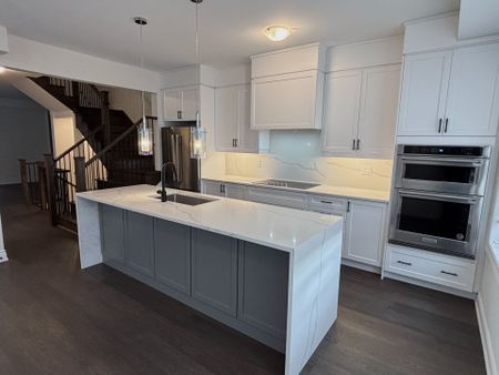 For Lease - 4 Bowbeer Road, Oakville, Ontario - Photo 2