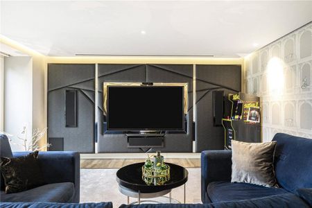 6 bedroom detached house to rent - Photo 2