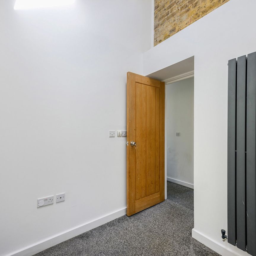 2 bedroom barn conversion to rent Cormongers Lane, Nutfield, Redhill, Surrey, RH1 - Photo 1