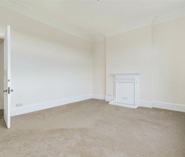 A five bedroom detached property situated within the Village of Ber... - Photo 2