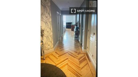 4 room luxury Flat for rent in Madrid, Autonomous Region of Madrid - Photo 3