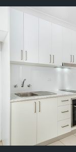 retirement village, Beautiful Studio , Applicant MUST be over 50 - Photo 3