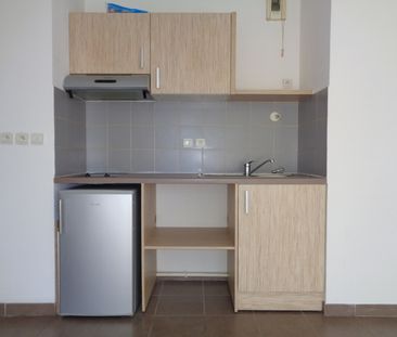 Location Appartement 2 pièces 43m² LA SEYNE SUR MER 83500 - Photo 2