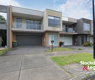 “SPACIOUS 3-BEDROOM TOWNHOME IN PRIME LOCATION” - Photo 3