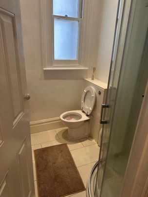 Studio Flat, Birkbeck Road, W3 - Photo 1