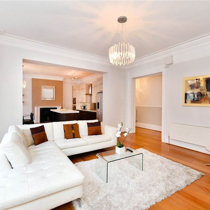 Elegant First-Floor Lateral Apartment in Prestigious Hyde Park Mansions - Photo 1