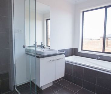 LARGE MODERN FAMILY HOME - Photo 1